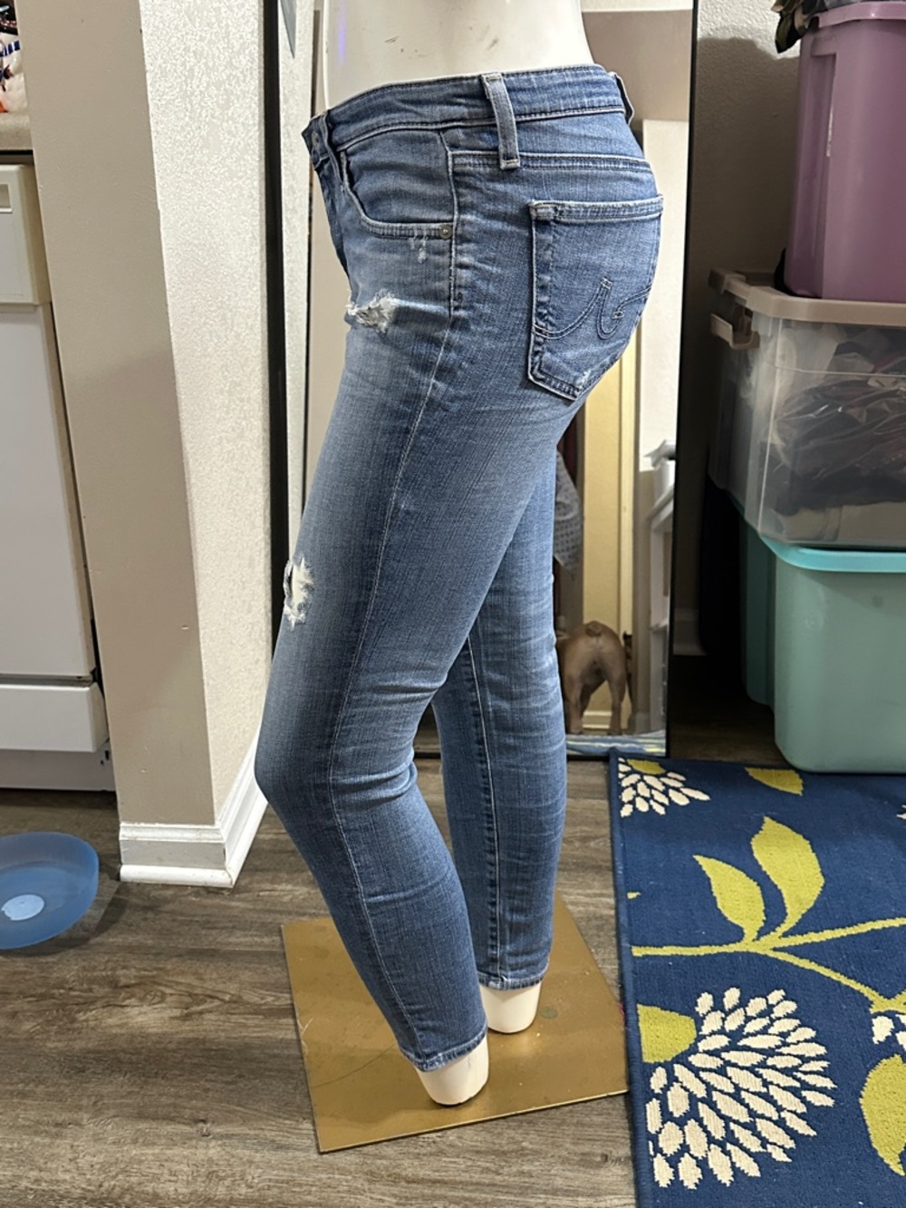 AG Adriano Goldschmied Size 30 R  The Legging Ankle Light Blue Distressed
